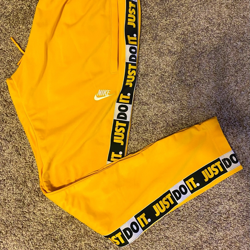 Nike track pant tapered leg sneaker length mens